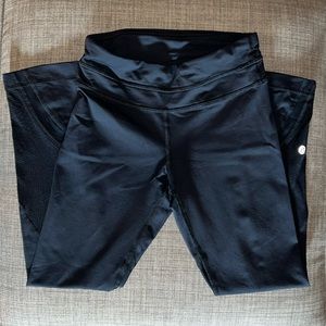 Like New Lululemon Black Capri with Back Zipper Pocket